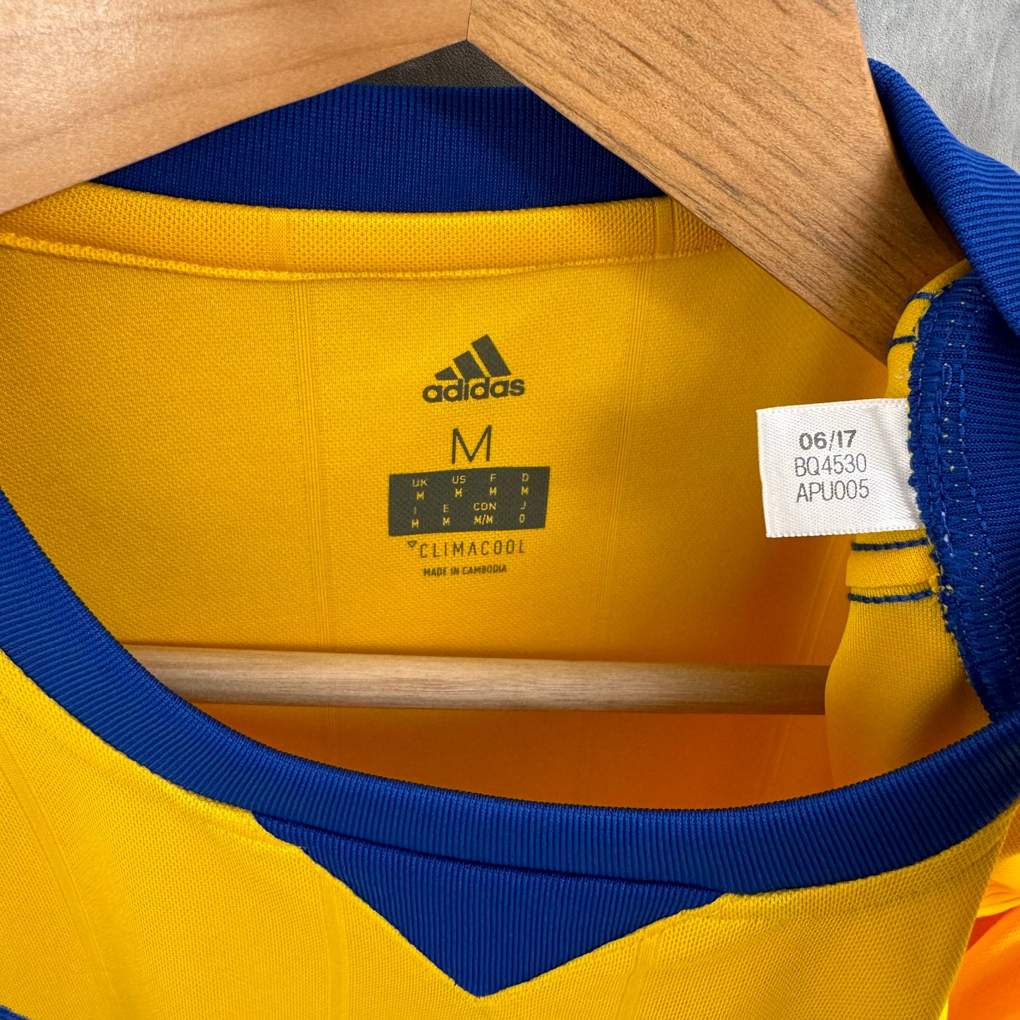 Juventus 2017/18 Away Original Shirt - Medium