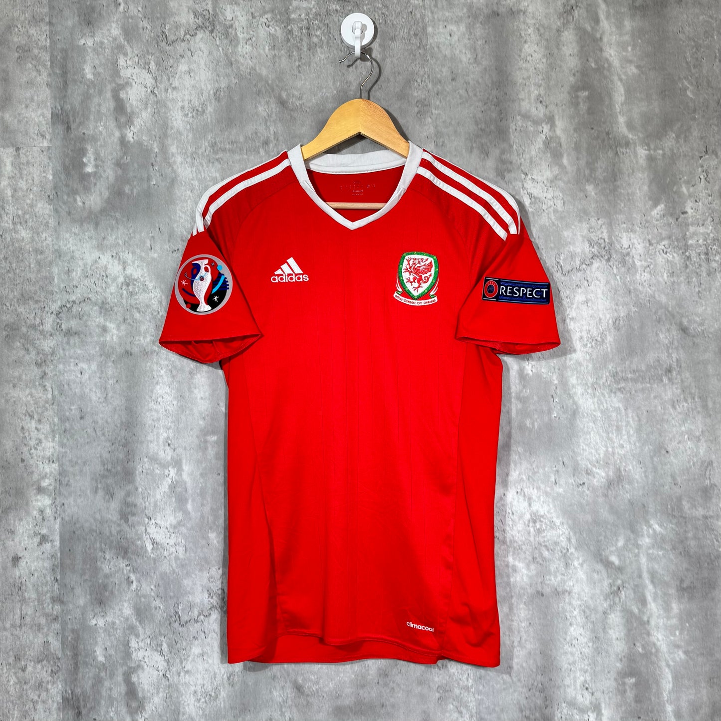 Wales 2016-18 Home Shirt - Small