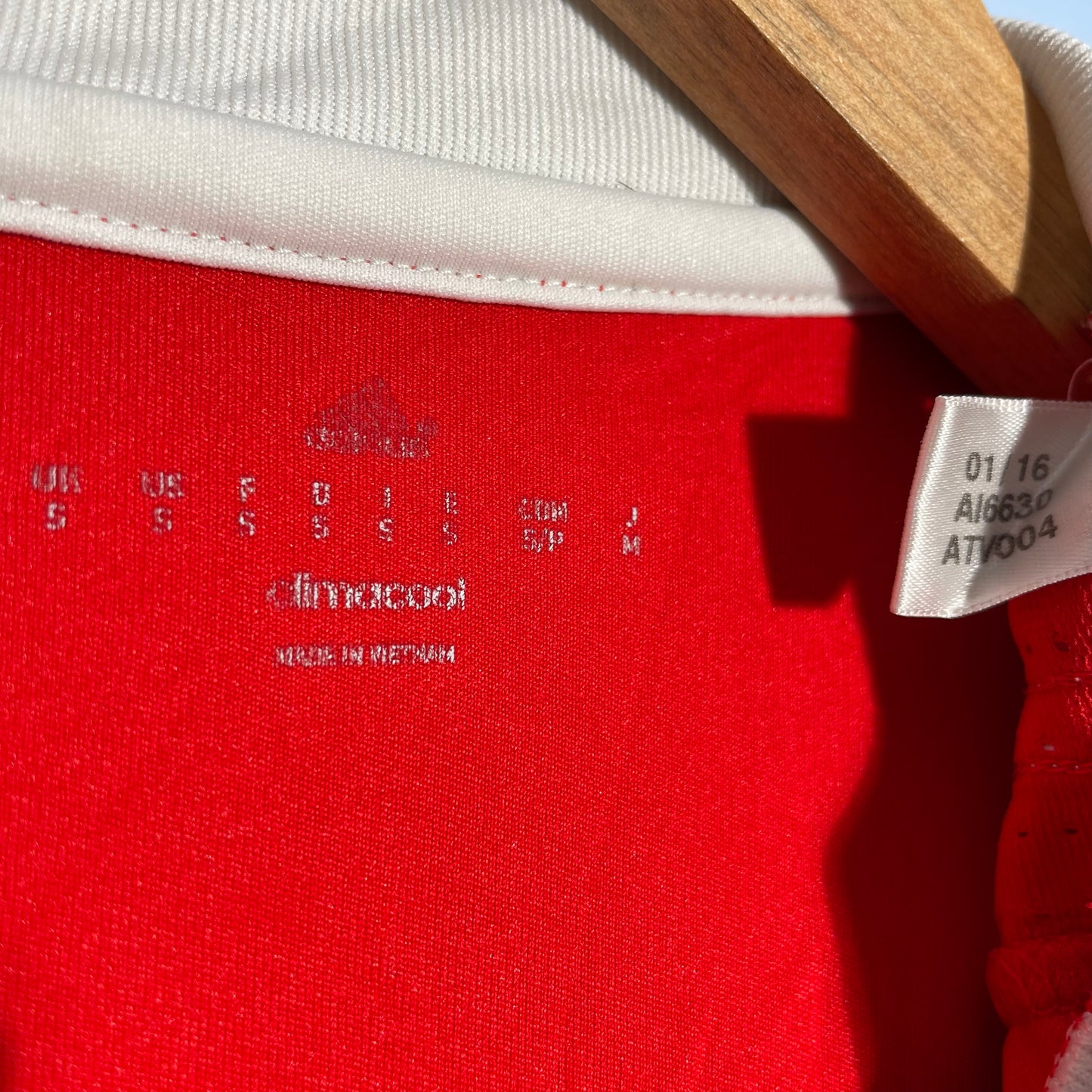 Wales 2016-18 Home Shirt - Small