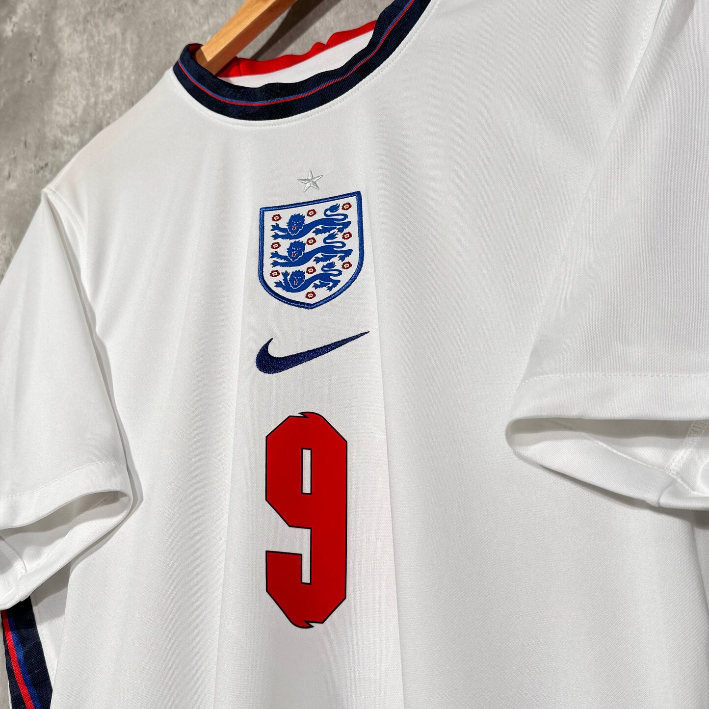 England 2020 Home Shirt Kane #9 - Large