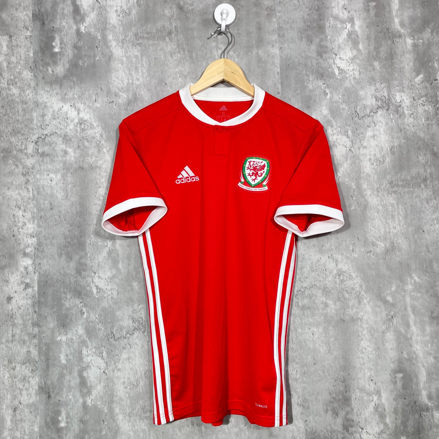 Wales 2018-20 Home Shirt - Small
