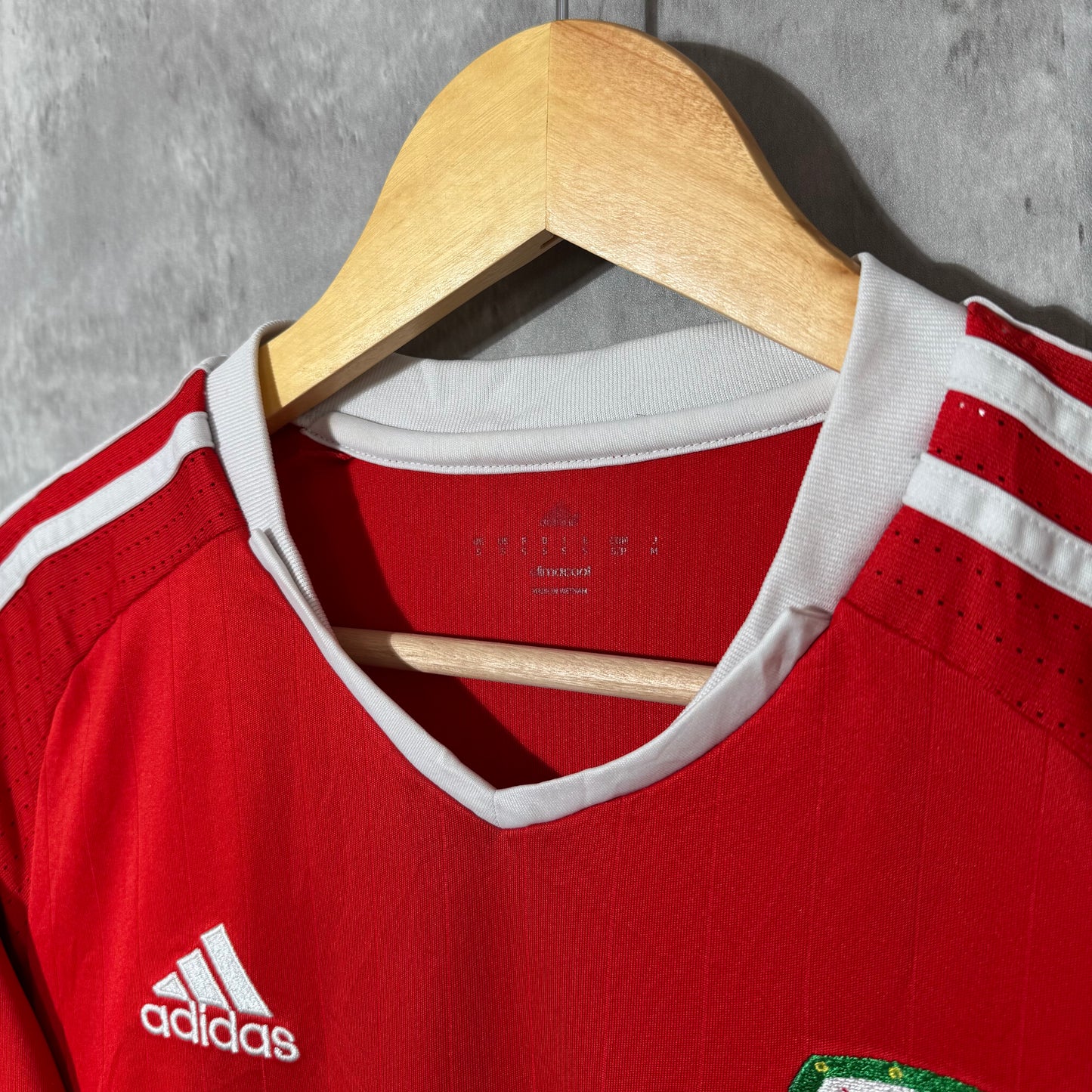 Wales 2016-18 Home Shirt - Small