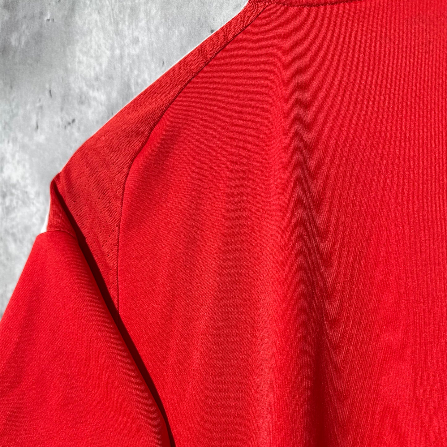 Wales 2016-18 Home Shirt - Medium