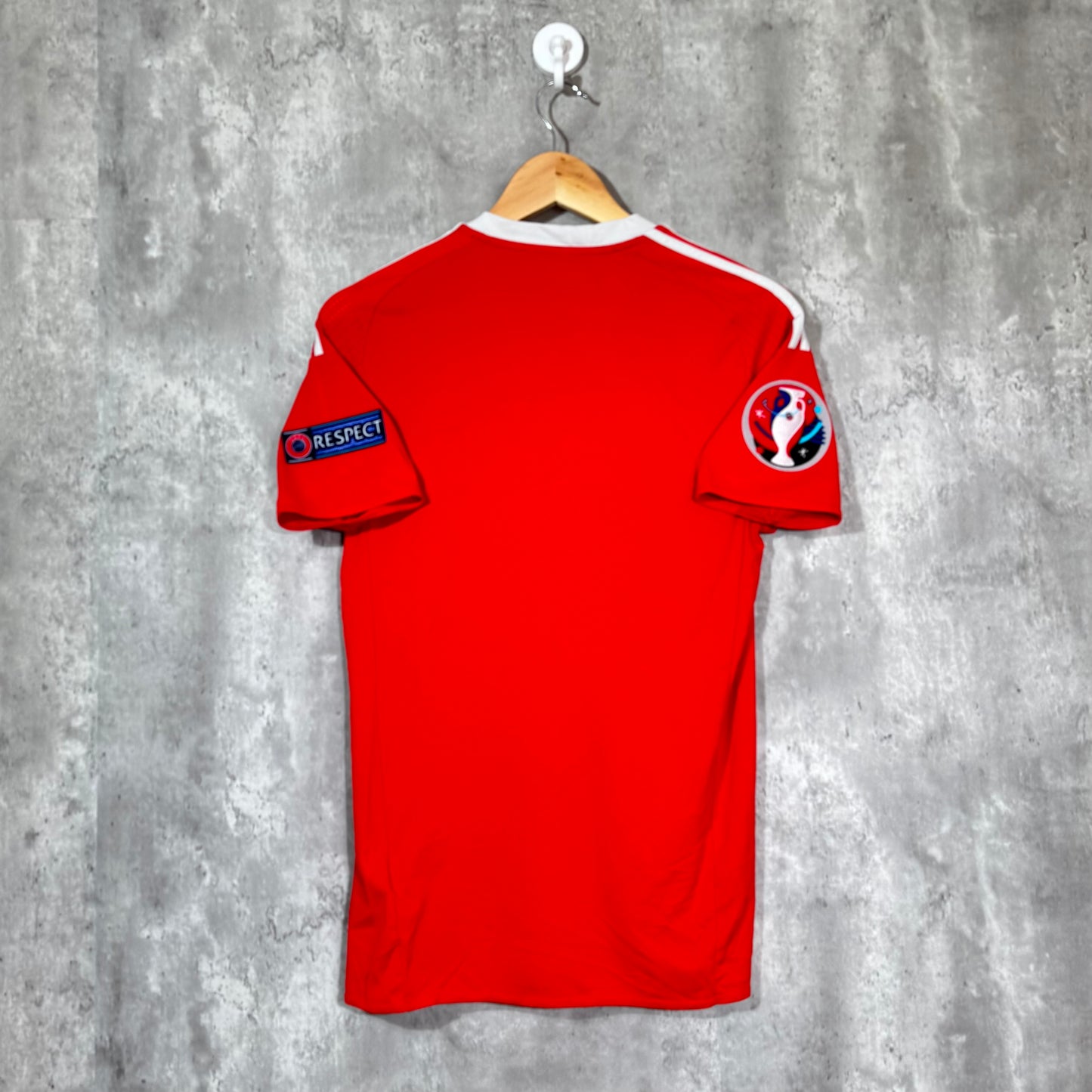 Wales 2016-18 Home Shirt - Small