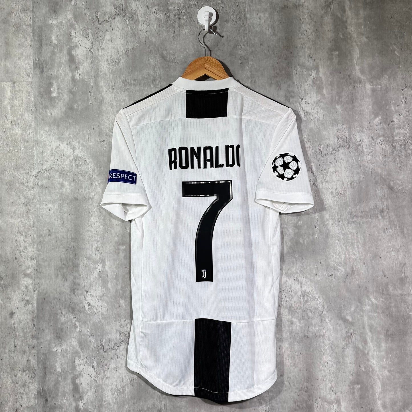 Juventus 2018/19 Home Authentic Ronaldo #7 - Small