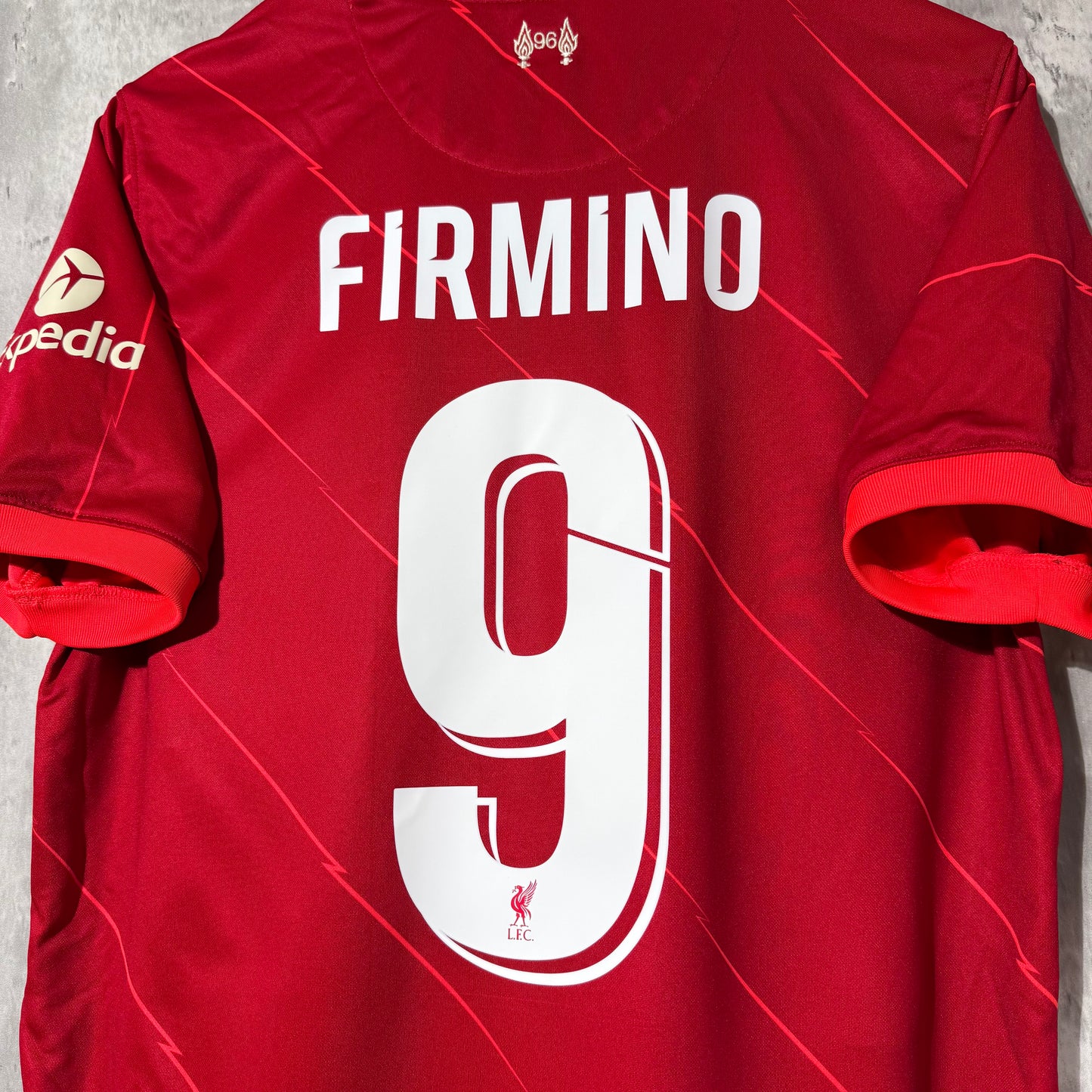 Liverpool 2021/22 Home Shirt Firmino #9 - Large