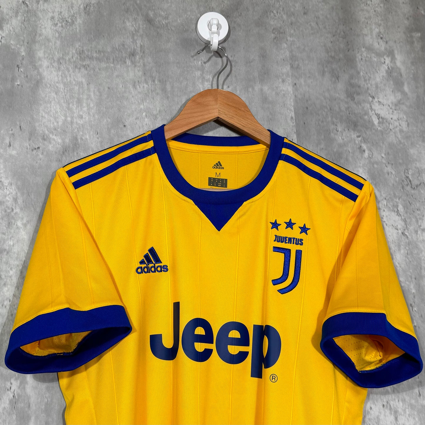 Juventus 2017/18 Away Original Shirt - Medium