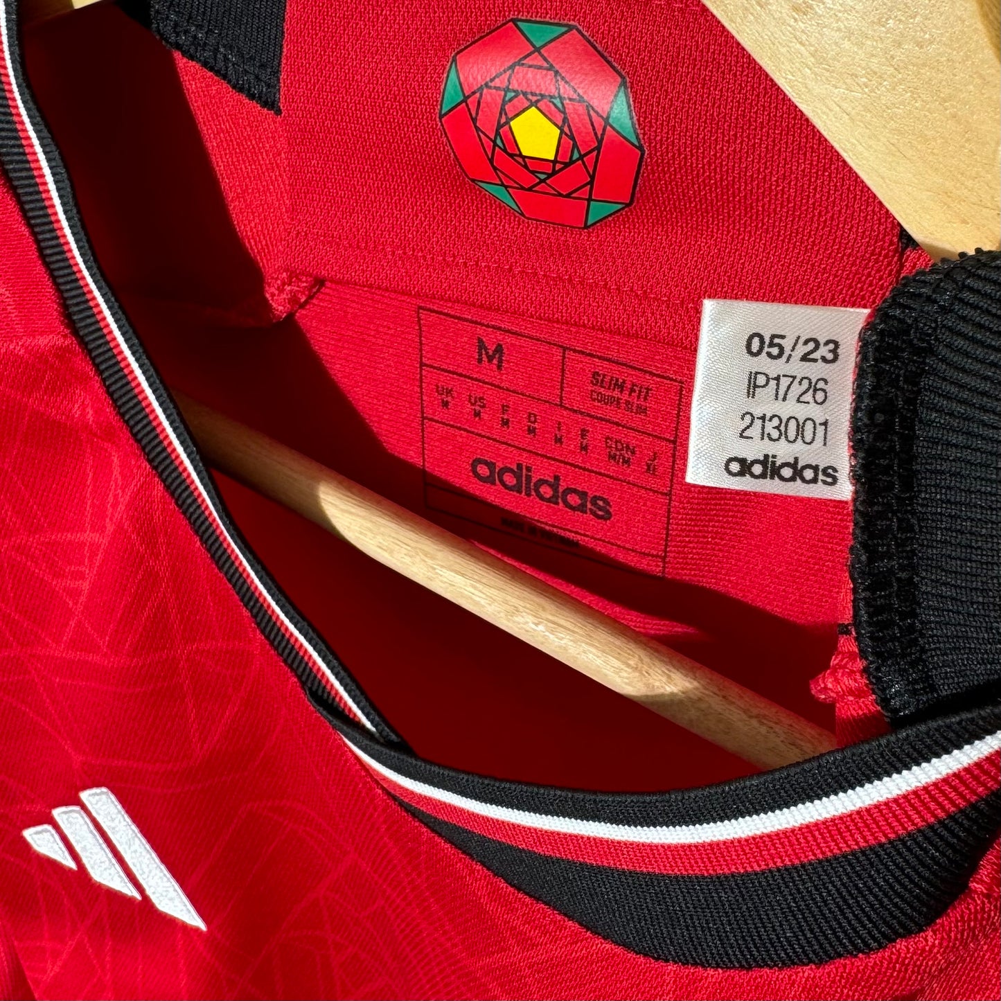 Manchester United 2023/24 Home Original Shirt Martinez #6 - Medium