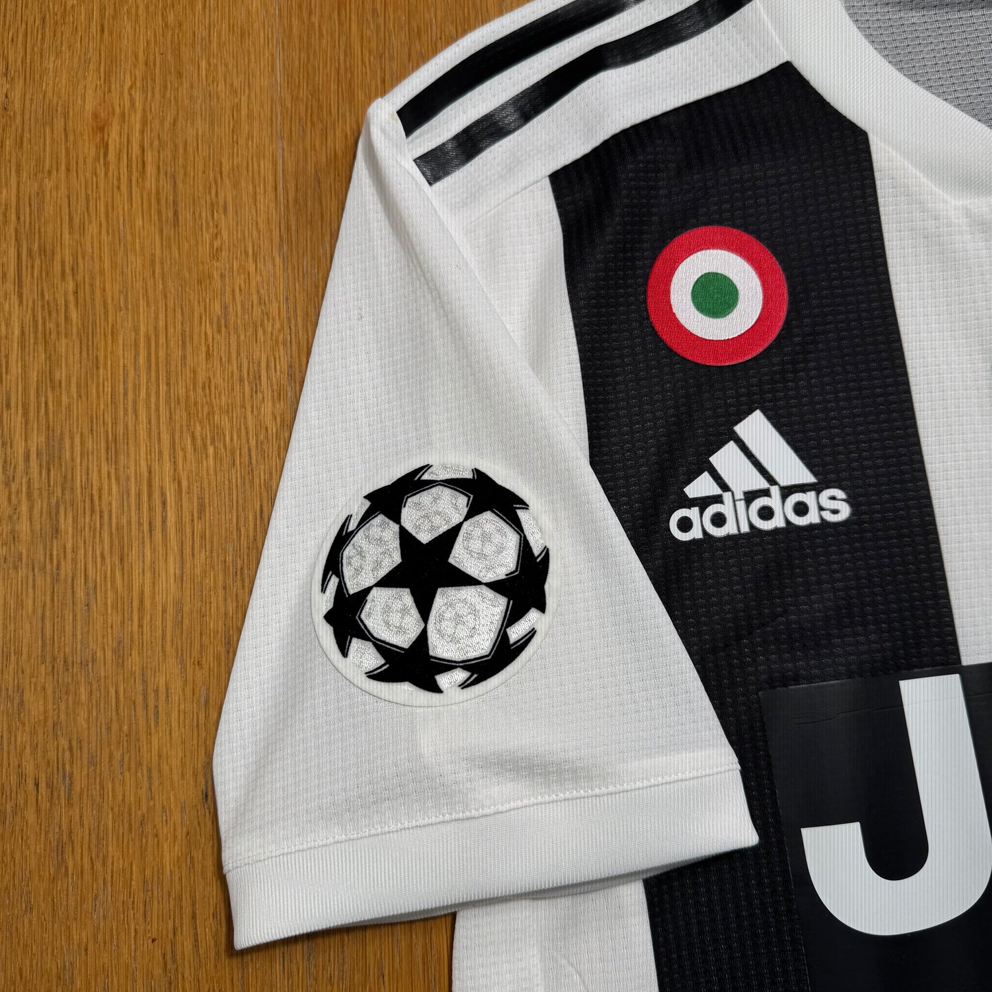 Juventus 2018/19 Home Authentic Ronaldo #7 - Small