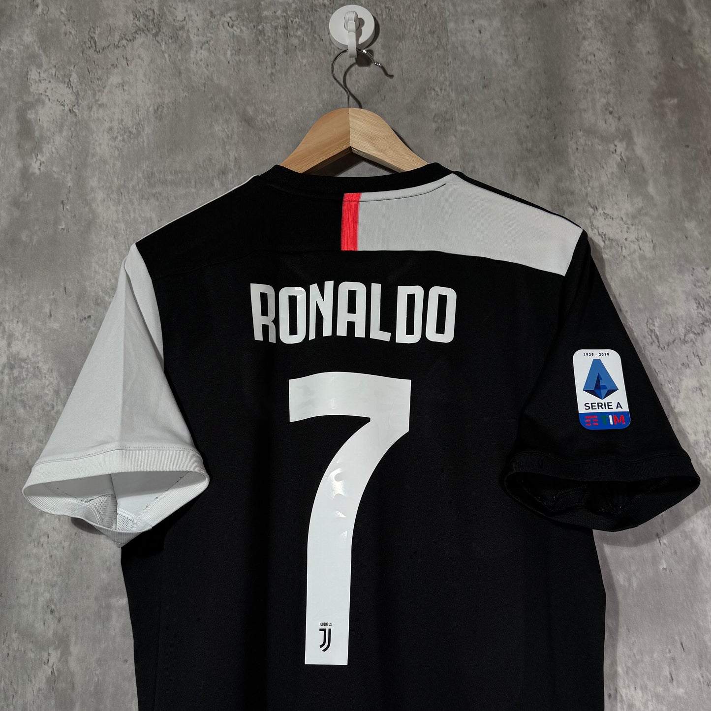 Juventus 2019/20 Home Original Shirt Ronaldo #7 - Large