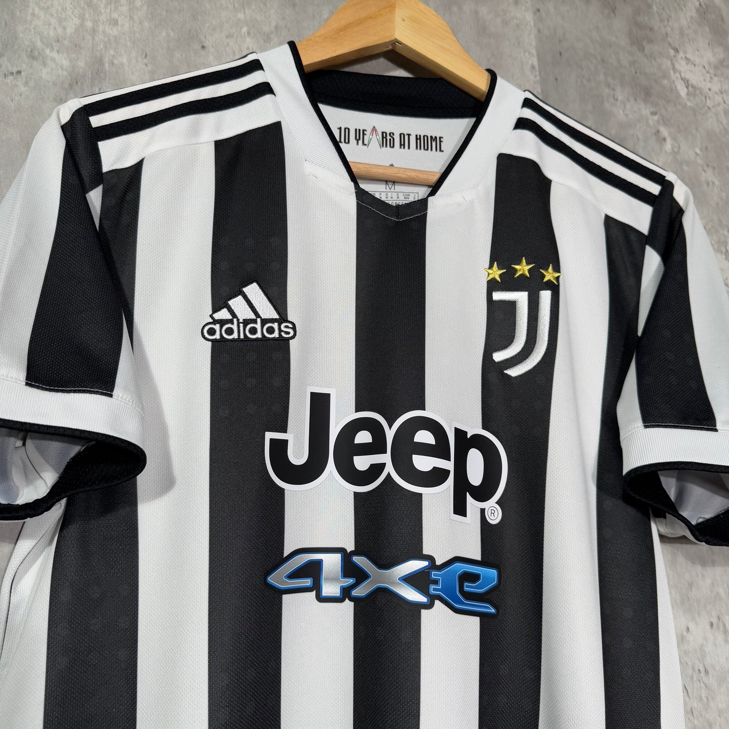 Juventus 2021/22 Home Shirt Ronaldo #7 - Medium