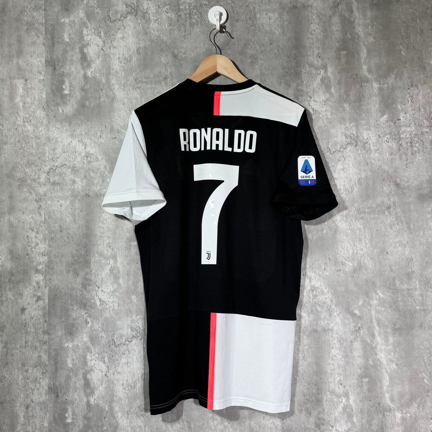 Juventus 2019/20 Home Original Shirt Ronaldo #7 - Large