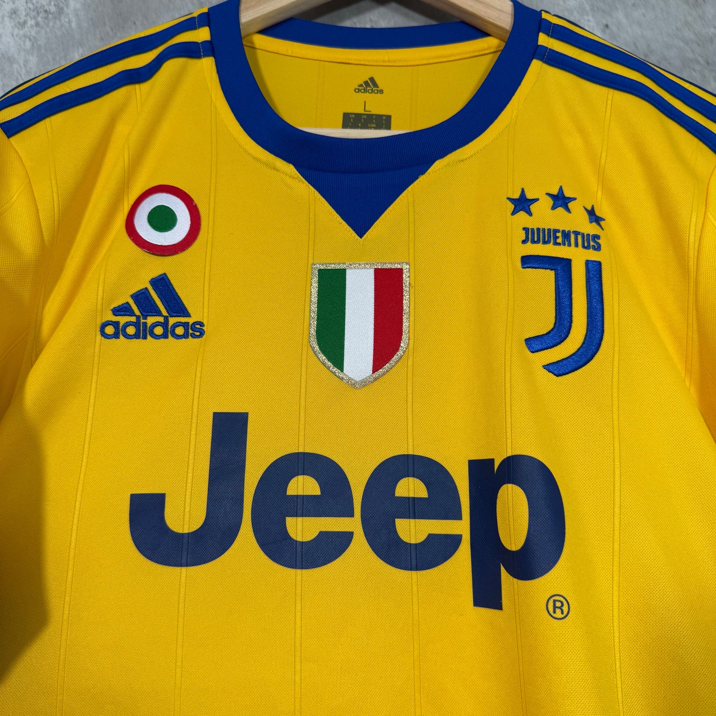 Juventus 2017/18 Away Original Shirt - Large