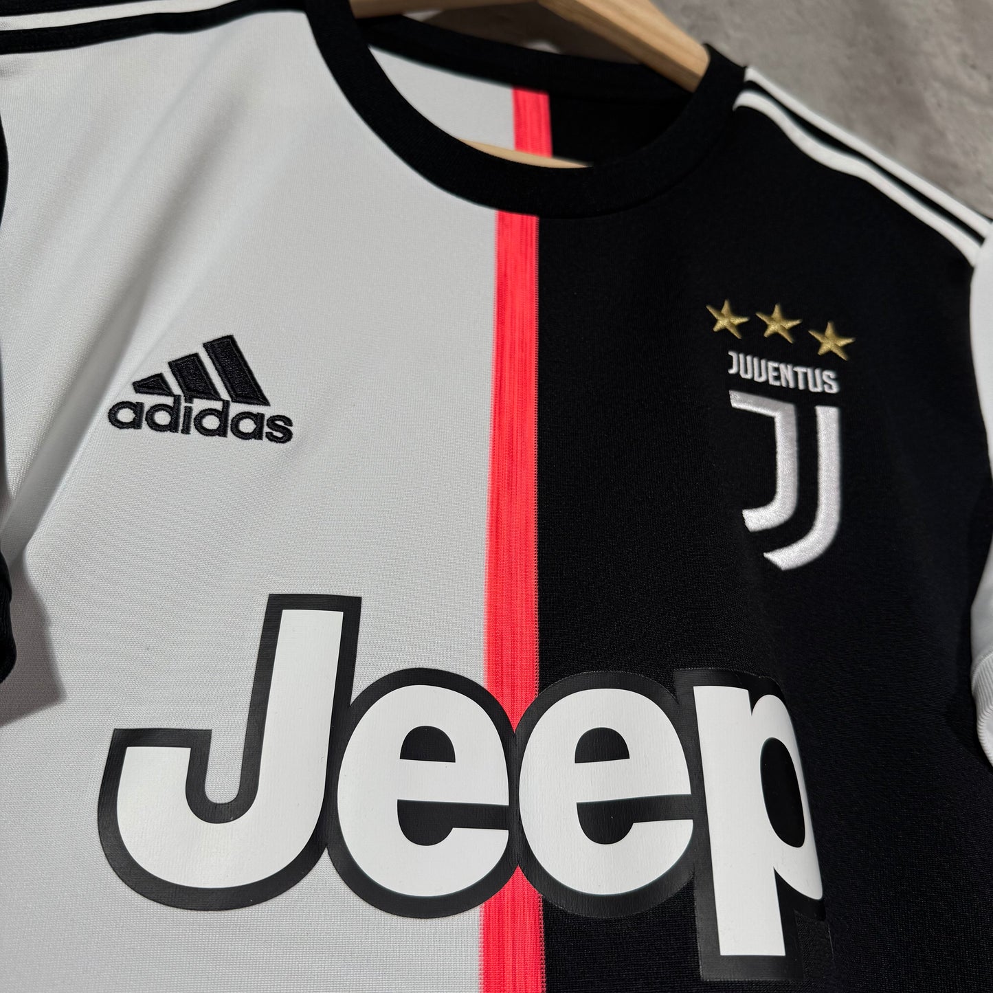 Juventus 2019/20 Home Original Shirt Ronaldo #7 - Large